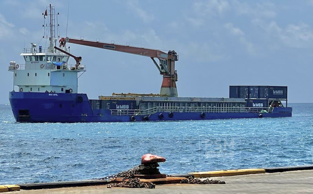 MSS Container vessel arrives to Addu with cargo.